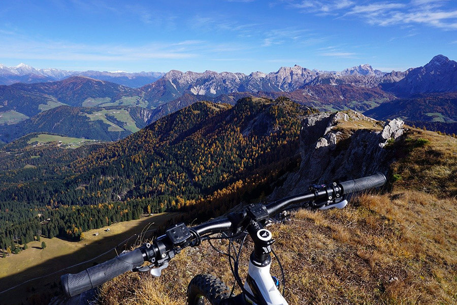 Rowery górskie (ang. MTB) przeznaczone są do jazdy w ciężkim terenie, np. w górach, na torach z przeszkodami itd..