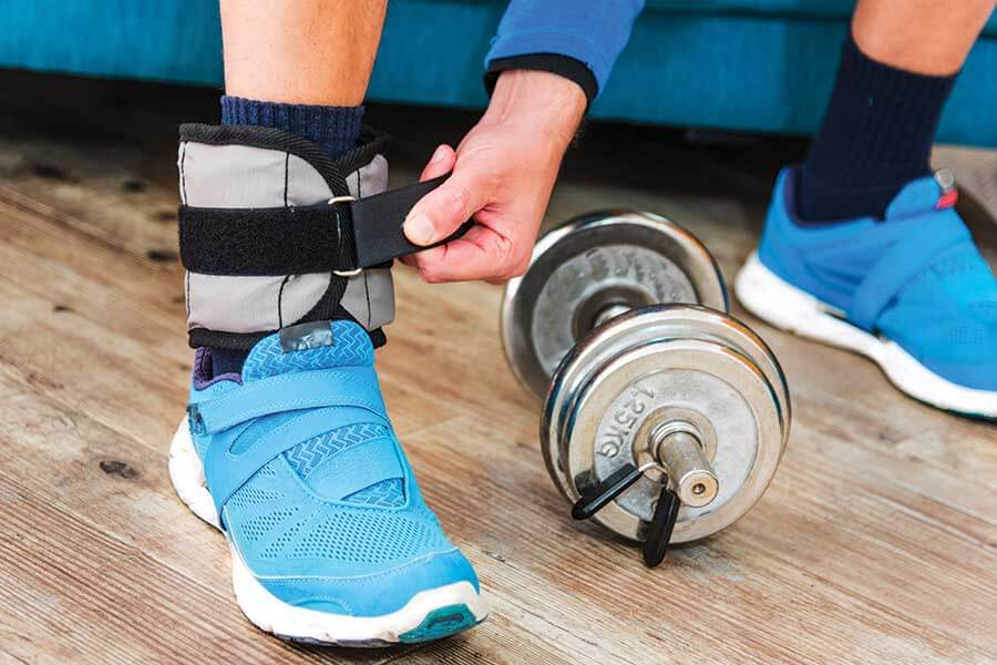 Obciążniki treningowe na nadgarstki, nogi i kostki potrafią znacząco zwiększyć trudność wykonywanych ćwiczeń.